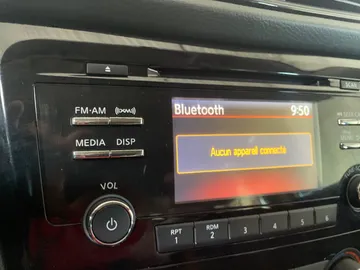2017 Nissan Rogue - image 21