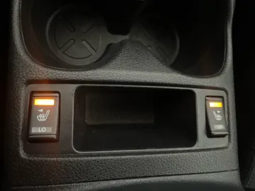 2017 Nissan Rogue - image 20