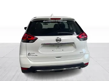 2017 Nissan Rogue - image 10