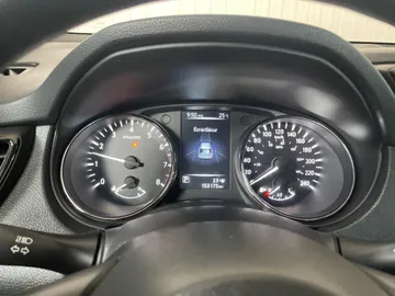 2017 Nissan Rogue - image 14
