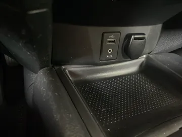 2017 Nissan Rogue - image 22