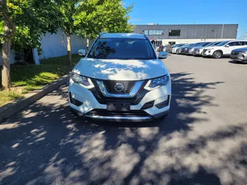 2020 Nissan Rogue - image 2