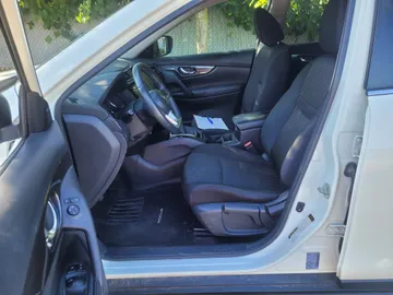 2020 Nissan Rogue - image 7