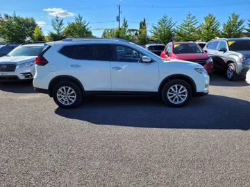 2020 Nissan Rogue - image 4