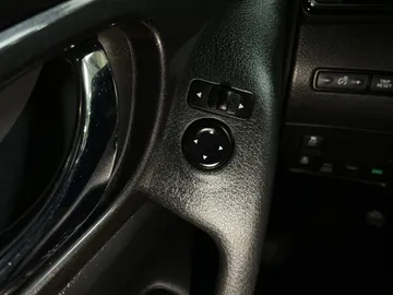 2020 Nissan Rogue - image 21