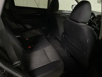 2020 Nissan Rogue - image 11