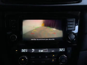 2020 Nissan Rogue - image 18