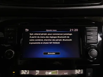 2020 Nissan Rogue - image 24