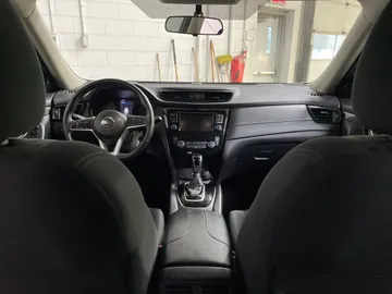 2020 Nissan Rogue - image 13