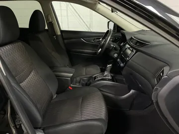 2020 Nissan Rogue - image 10