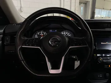 2020 Nissan Rogue - image 15