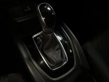 2020 Nissan Rogue - image 26