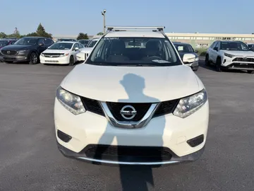 2015 Nissan Rogue - image 2