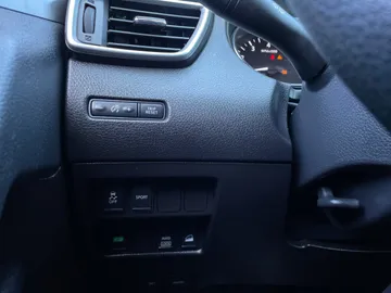 2015 Nissan Rogue - image 24