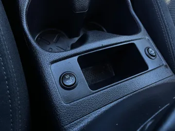 2015 Nissan Rogue - image 20