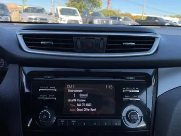 2015 Nissan Rogue - image 23