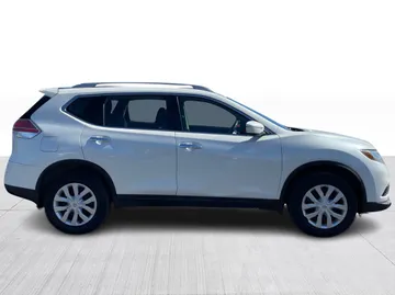 2015 Nissan Rogue - image 9