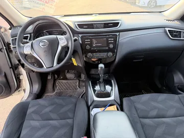 2015 Nissan Rogue - image 8