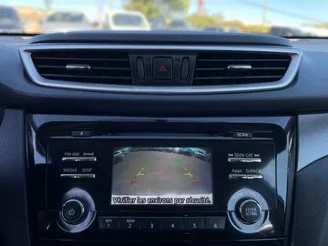 2015 Nissan Rogue - image 17