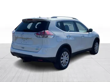 2015 Nissan Rogue - image 8