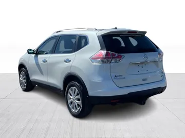 2015 Nissan Rogue - image 6