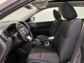 2018 Nissan Rogue - image 11