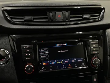 2018 Nissan Rogue - image 24