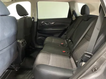 2018 Nissan Rogue - image 10
