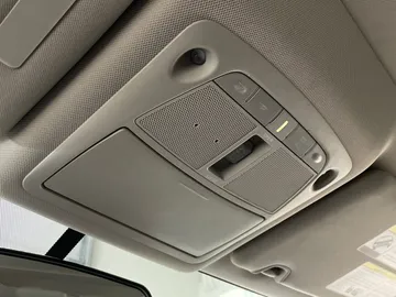 2018 Nissan Rogue - image 16