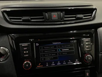 2018 Nissan Rogue - image 25
