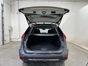 2018 Nissan Rogue - image 13