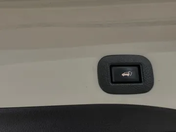 2018 Nissan Rogue - image 18