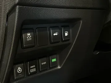 2018 Nissan Rogue - image 23