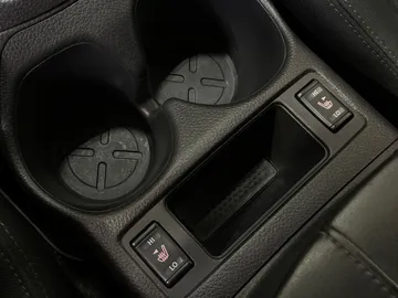 2018 Nissan Rogue - image 30