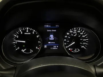 2018 Nissan Rogue - image 15
