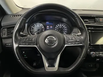 2018 Nissan Rogue - image 14