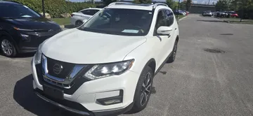 2020 Nissan Rogue - image 3
