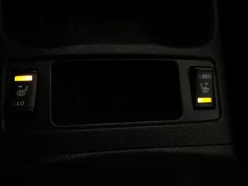 2017 Nissan Rogue - image 25