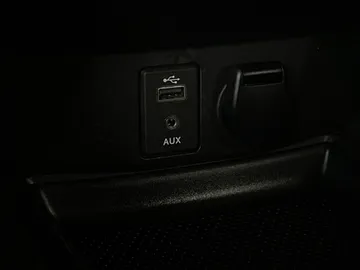2017 Nissan Rogue - image 28