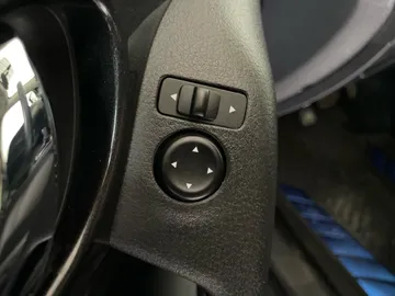 2017 Nissan Rogue - image 24