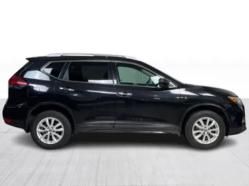 2017 Nissan Rogue - image 2
