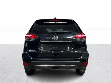 2017 Nissan Rogue - image 11