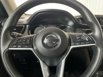 2017 Nissan Rogue - image 16