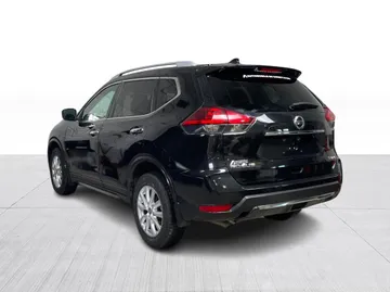2017 Nissan Rogue - image 10