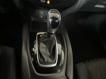 2017 Nissan Rogue - image 29
