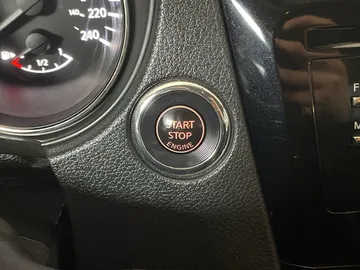 2017 Nissan Rogue - image 22