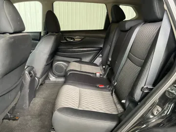 2017 Nissan Rogue - image 14
