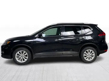 2017 Nissan Rogue - image 9
