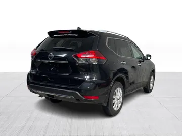 2017 Nissan Rogue - image 13