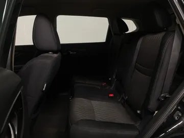 2018 Nissan Rogue - image 14